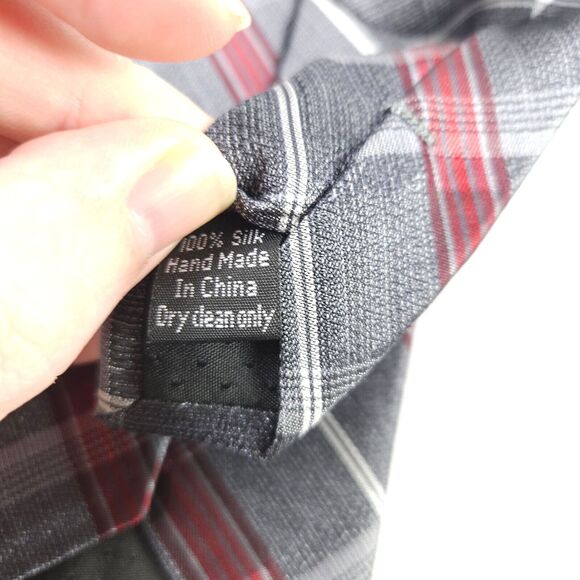 NWT Pronto Uomo Gray Plaid Techno-Care Liquid Repellent Silk Slim Tie 58" x 3" - Picture 4 of 6